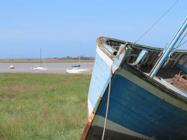 Bateau abandonné proche du port de Regnéville sur Mer