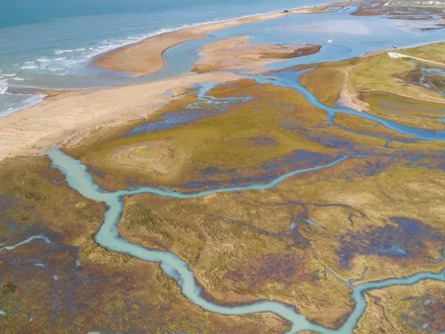Vue aérienne du havre de Blainville sur Mer : fond d'écran
