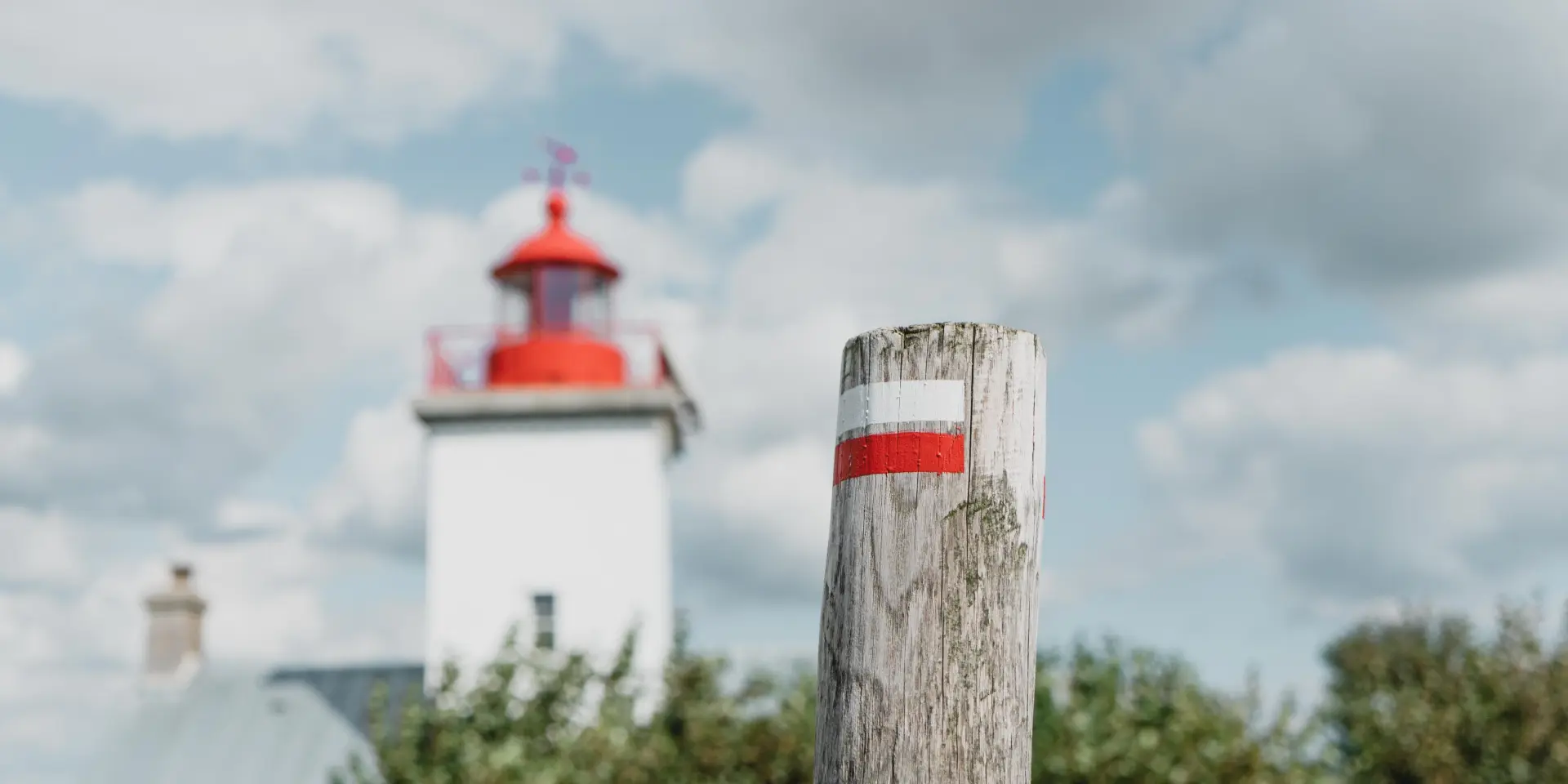Phare de la pointe d'Agon et balisage de randonnée