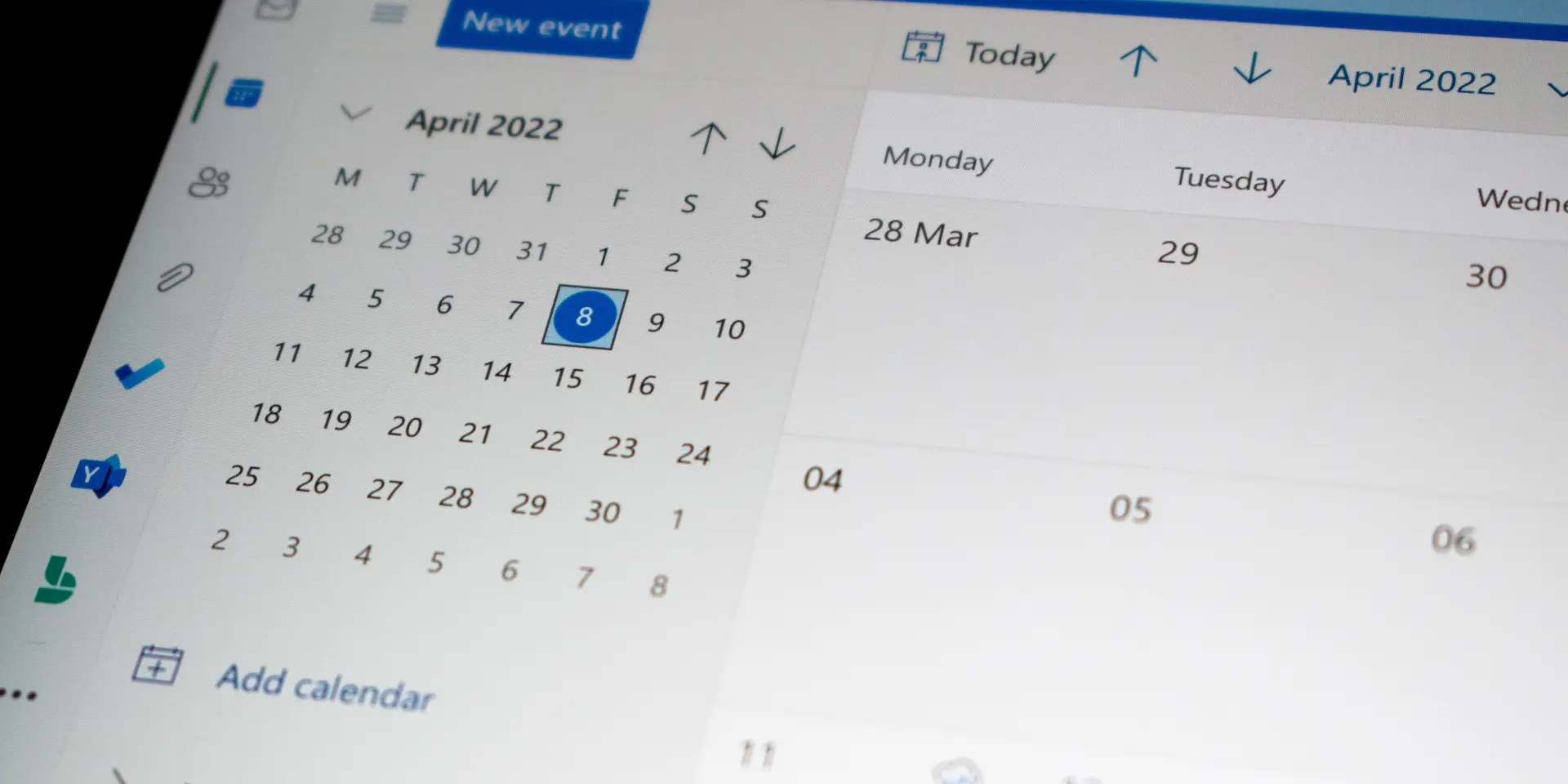 Calendrier Outlook affichant le mois d'avril 2022 avec une date sélectionnée