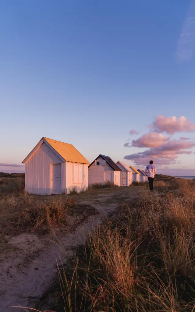 Coucher de soleil sur les cabines de Gouville sur mer