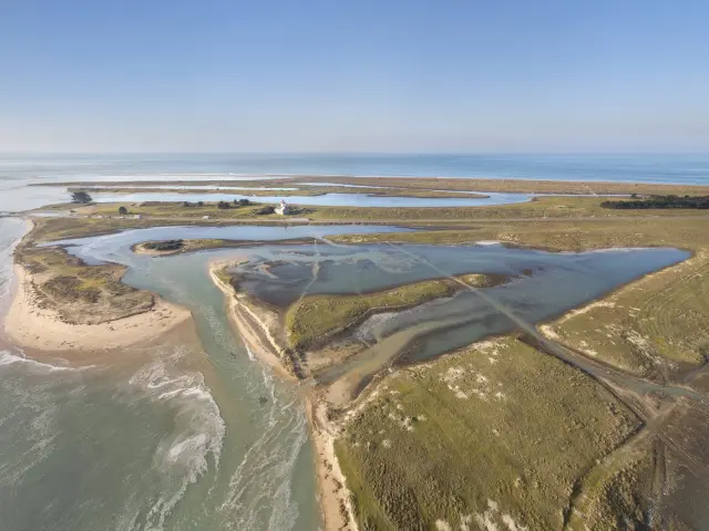Vue aérienne de la pointe d'AGon