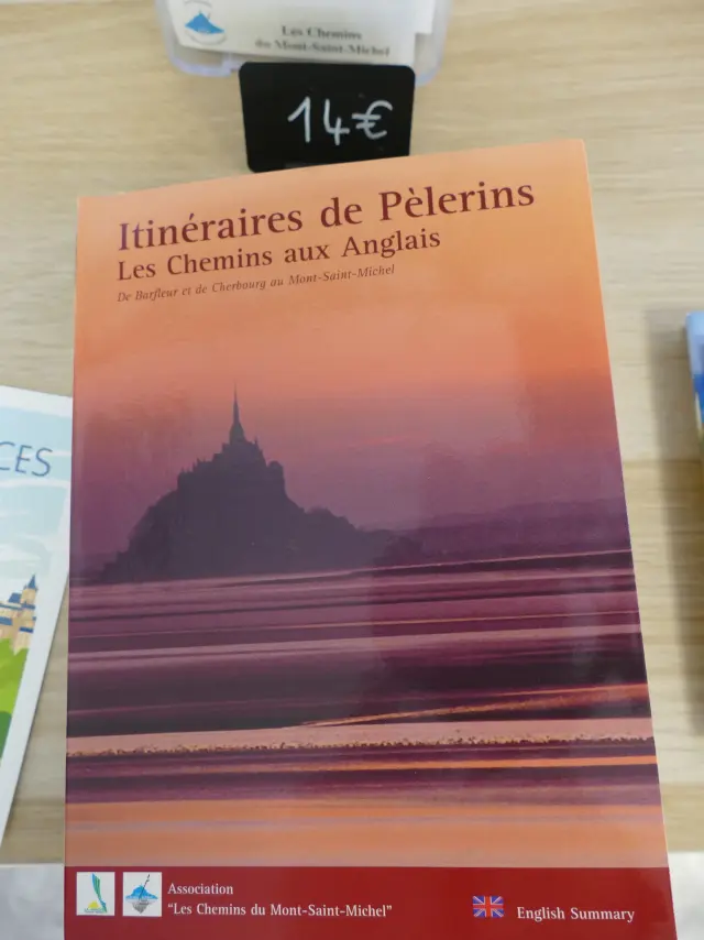 Couverture d'un guide de pèlerinage avec une image de Mont-Saint-Michel