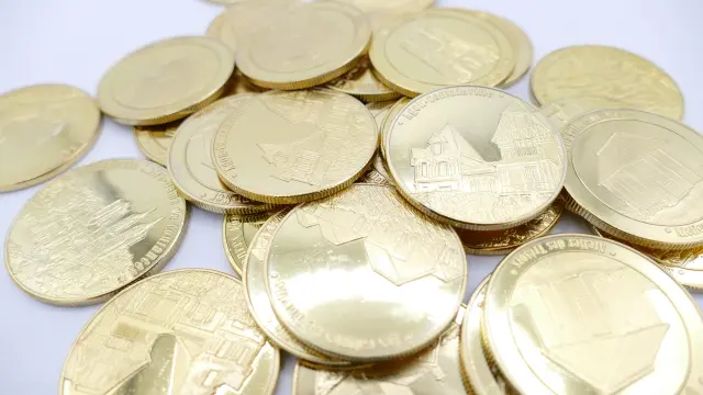 Médailles souvenir de la cathédrale de Couta,ces de Agon Coutainville et des cabines de Gouville sur Mer