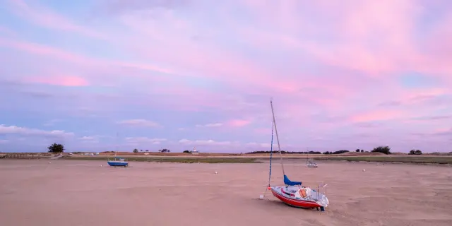 Bateaux échoués dans le Havre à la pointe d'Agon
