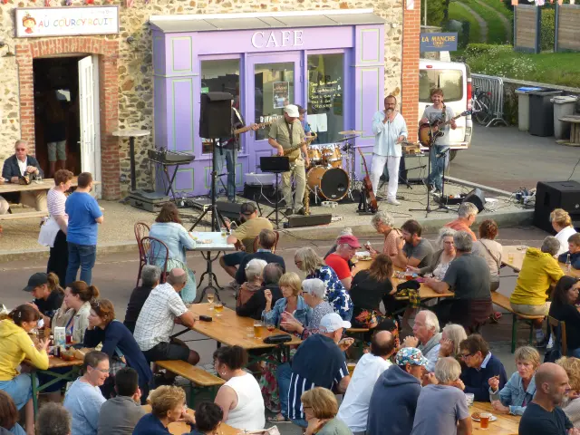 Concert durant le festival Zic sur le Zinc : Le courcy r'cuit