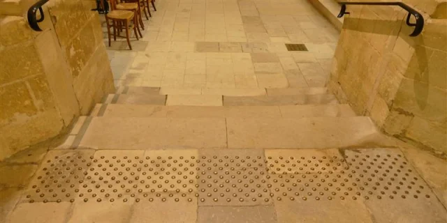 Acces Pmr Cathedrale De Coutances 4