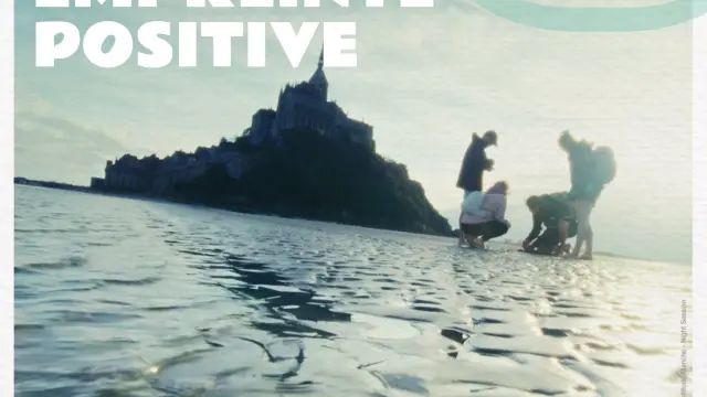 Personnes marchant vers un mont isolé : visuel equinoxe