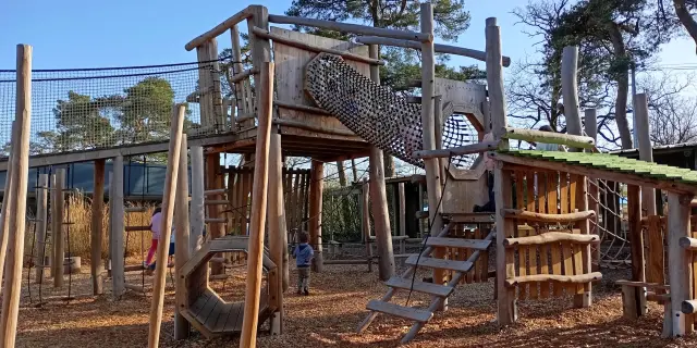 Structure pour enfants au zoo de Jurques