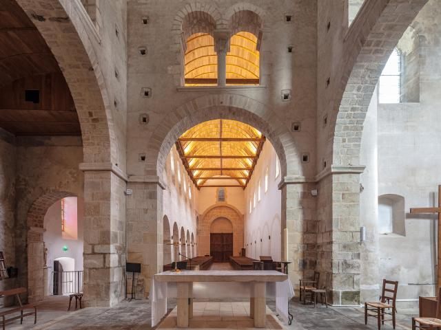 Intérieur de l'église de Perrecy-les-Forges.