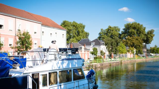 Sur le canal du Centre, Montceau-les-Mines.