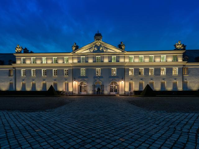 Château de la Verrerie by night, Le Creusot.