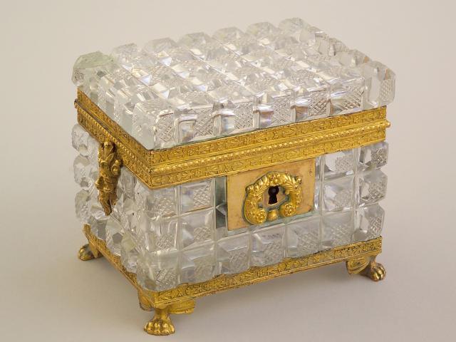 Crystal and gilt bronze perfume box, circa 1810, Le Creusot, Musée de l'homme et de l'industrie.