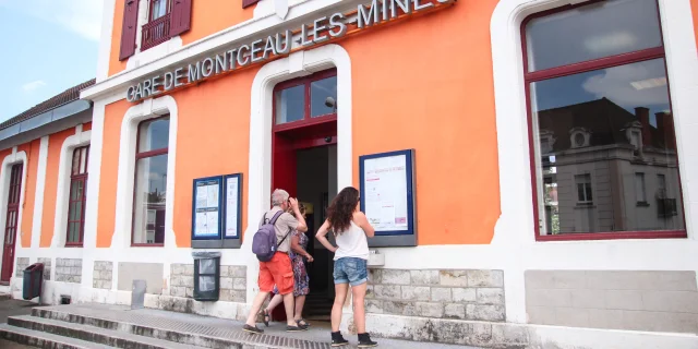 Montceau station 11@lesleywilliamson