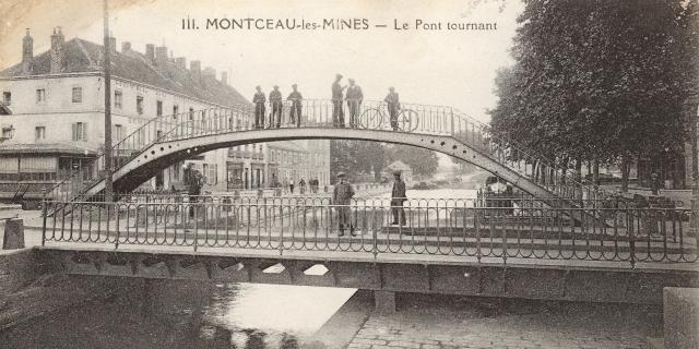 The Montceau swing bridge and pedestrian footbridge, circa 1920.