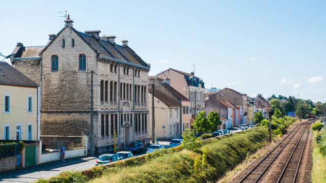 La rue Jean Jaurès, Montceau-les-Mines.