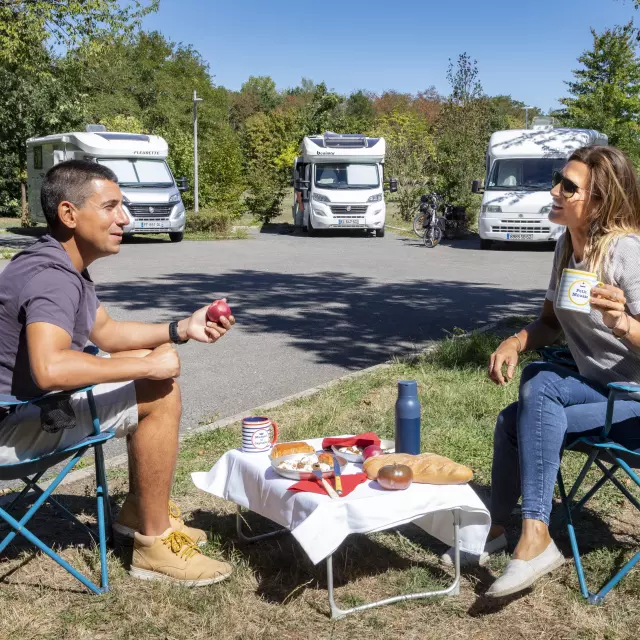 184 Montceau Les Mines Aire De Camping Car Lesley Williamson