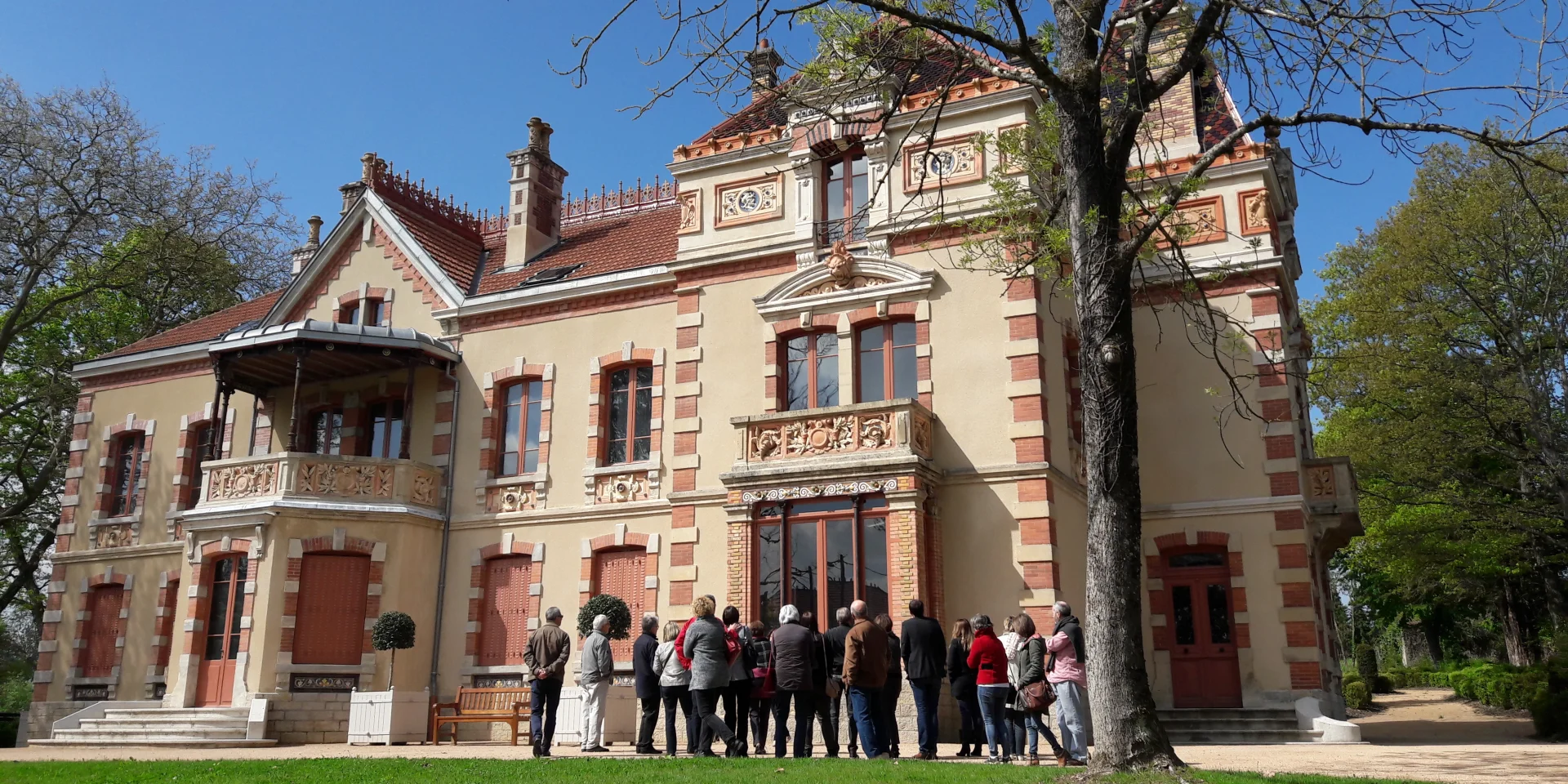 Visite en groupe à la Villa Perrusson, Écuisses.