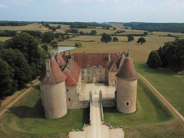 Vue générale du château d'Épiry, Saint-Émiland.