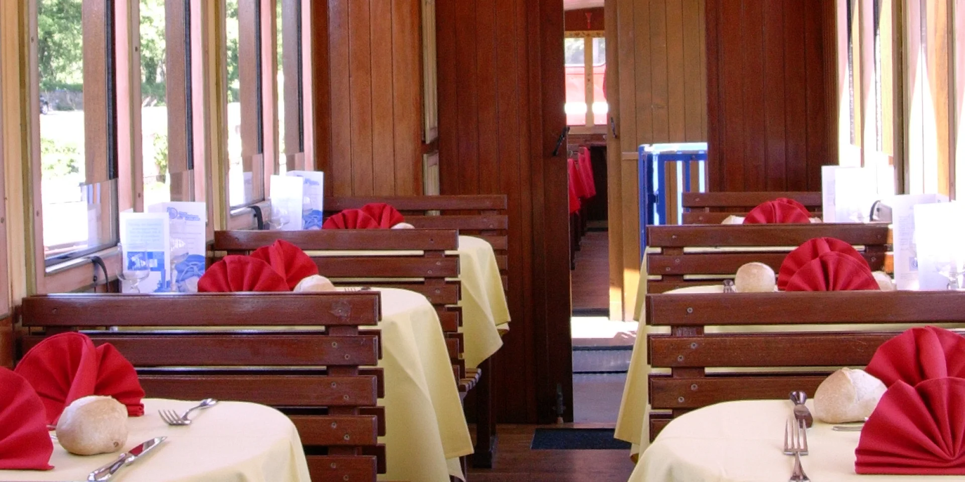 Voiture restaurant du petit train des Combes, Le Creusot.