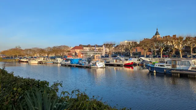 Port de plaisance en hiver, Montceau-les-Mines.