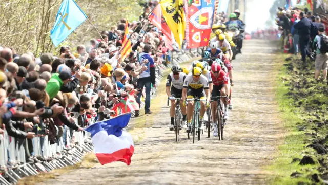 Northern France _ Paris-Roubaix _ Cycling race © OT Porte du Hainaut - Fabien Boukla