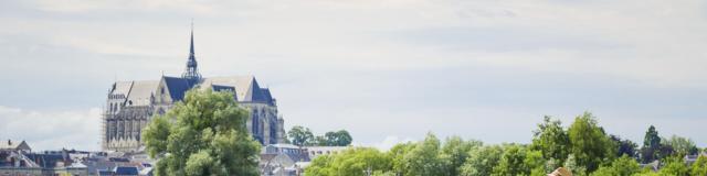 Saint-Quentin _ Vue basilique depuis le Marais d'Isle © CRTC Hauts-de-France - Vincent Colin