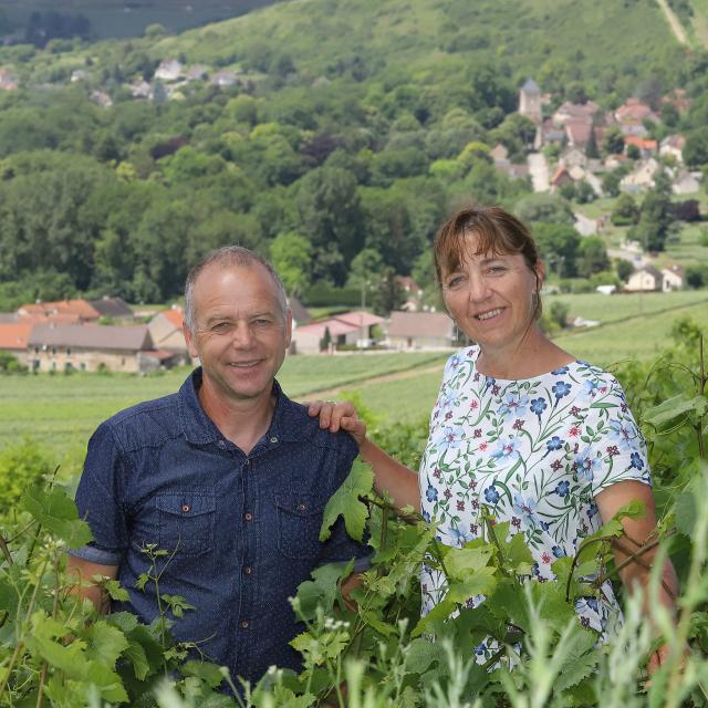 Eric et Nadine Lévêque dans leur vignoble ©Didier Tatin