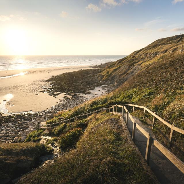 Northern France _ Équihen Plage _ Path going down the beach © CRTC Hauts-de-France _ Fabien Coisy