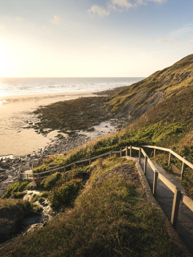 Northern France _ Équihen Plage _ Path going down the beach © CRTC Hauts-de-France _ Fabien Coisy