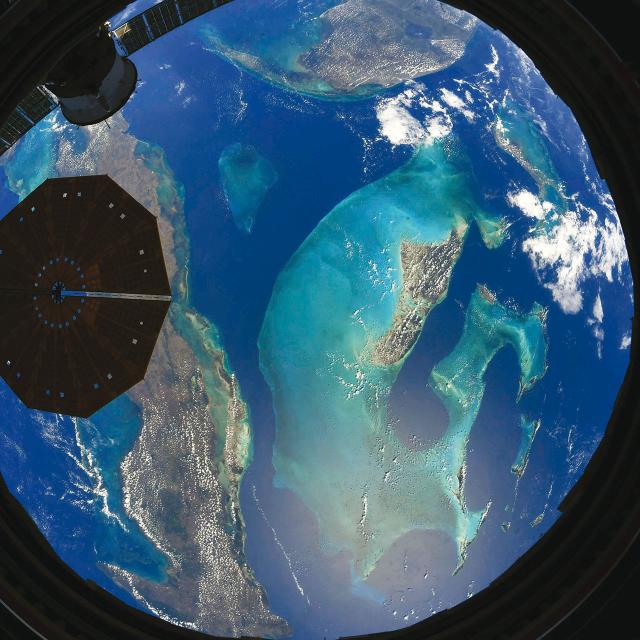 Thomas Pesquet Swan over Bahamas 2 mai 2021 Crédits : ESA/NASA – T.Pesquet