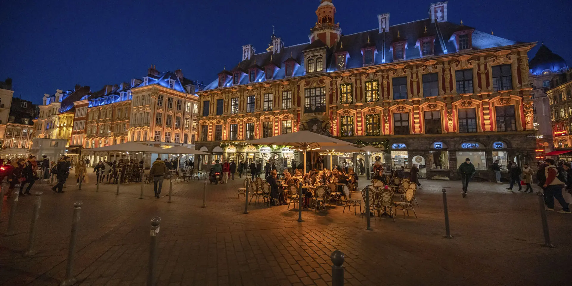 Lille Terrasses Illuminées De La Grand Place Crt Hauts De France Nicolas Bryant