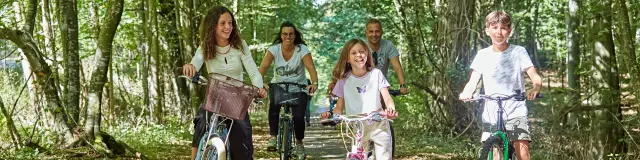 Compiègne Pierrefonds _ A vélo sur les pistes cyclables de la foret de Compiègne © Resonance films - Guillaume Chacun