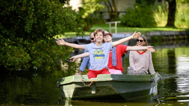 Noordfrankrijk,_Saint-Omer_Promenade en barque sur le marais audomarois © Hauts-de-France Tourisme_Vincent Colin