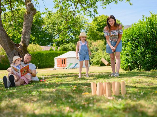 Trie Chateau Le Village Des Templiers Famille En Ete En Yourte 09 Hauts De France Tourisme Vincent Colin