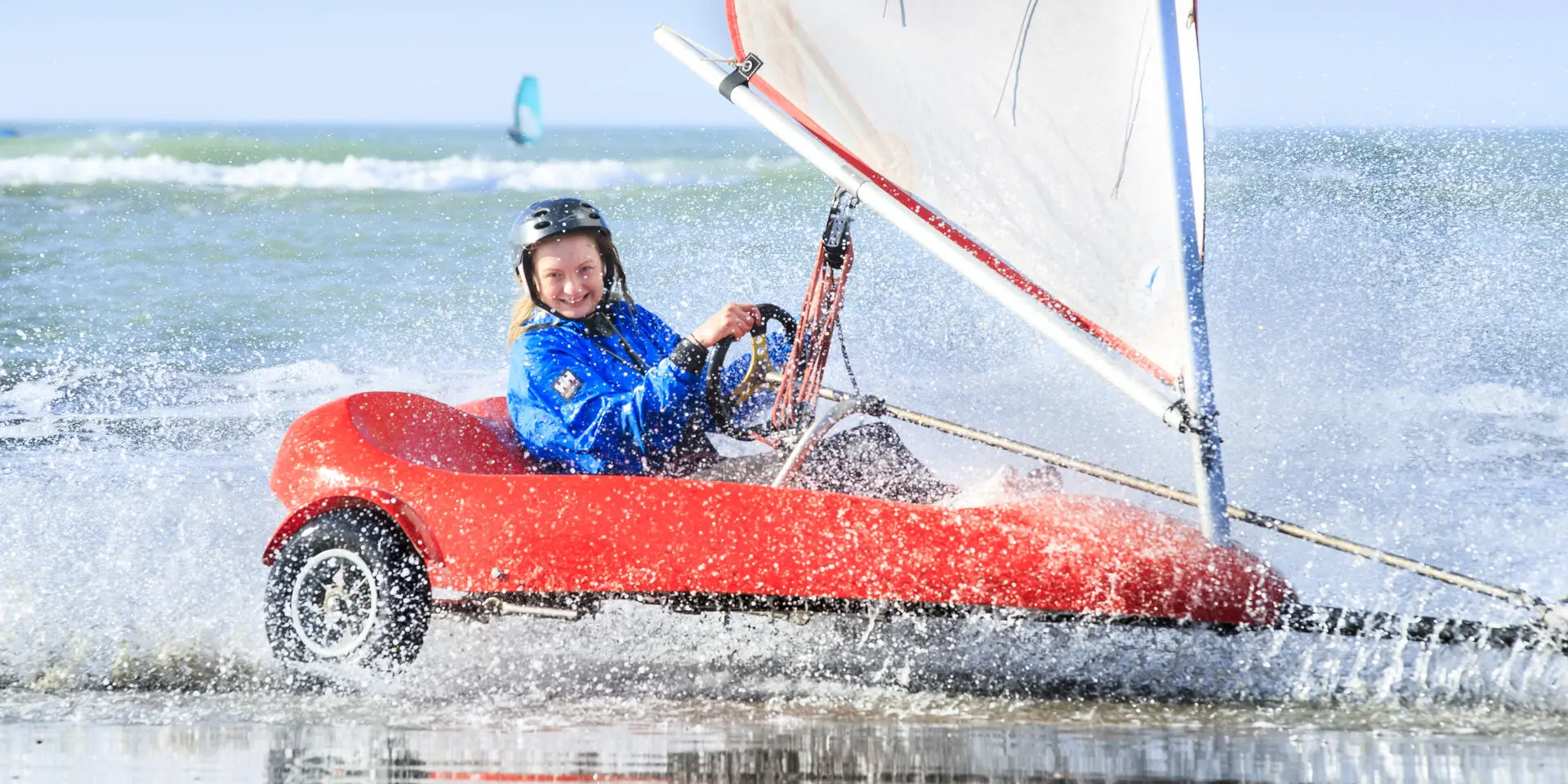Julie Leprêtre, monitrice char à voile, base nautique Wimereux