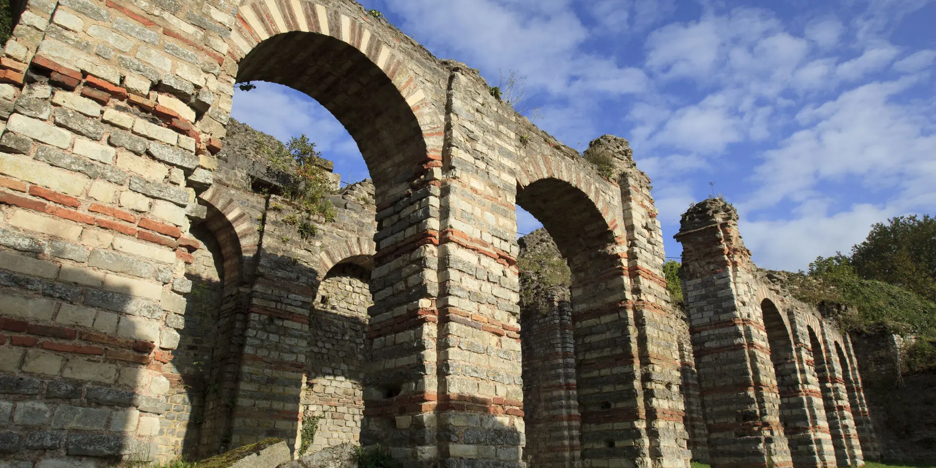 Bavay, Avesnois (Nord). Le Forum Antique - Musée Archéologique. Le site archéologique avec les vestiges de l'un des plus vaste forum antique de l'Empire romain.
