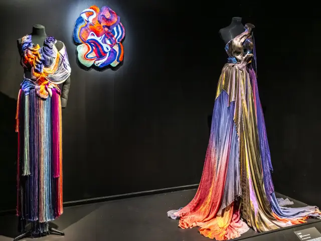 France, Pas-de-Calais (62), Calais, Cité de la dentelle et de la mode de Calais. Exposition temporaire dédiée à l'artiste Yiqing Yin, D'air et de songes - La cité internationale de la dentelle et de la mode est un musée de Calais qui a été inauguré le 11 juin 2009. Il est principalement consacré à l'histoire de la dentelle tissée sur métiers mécaniques // France, Pas-de-Calais (62), Calais, Calais International Lace and Fashion Museum. Temporary exhibition dedicated to artist Yiqing Yin, ‘Of Air and Dreams’. The Calais International Lace and Fashion Museum is a museum in Calais that was inaugurated on 11 June 2009. It is mainly devoted to the history of lace woven on mechanical looms.