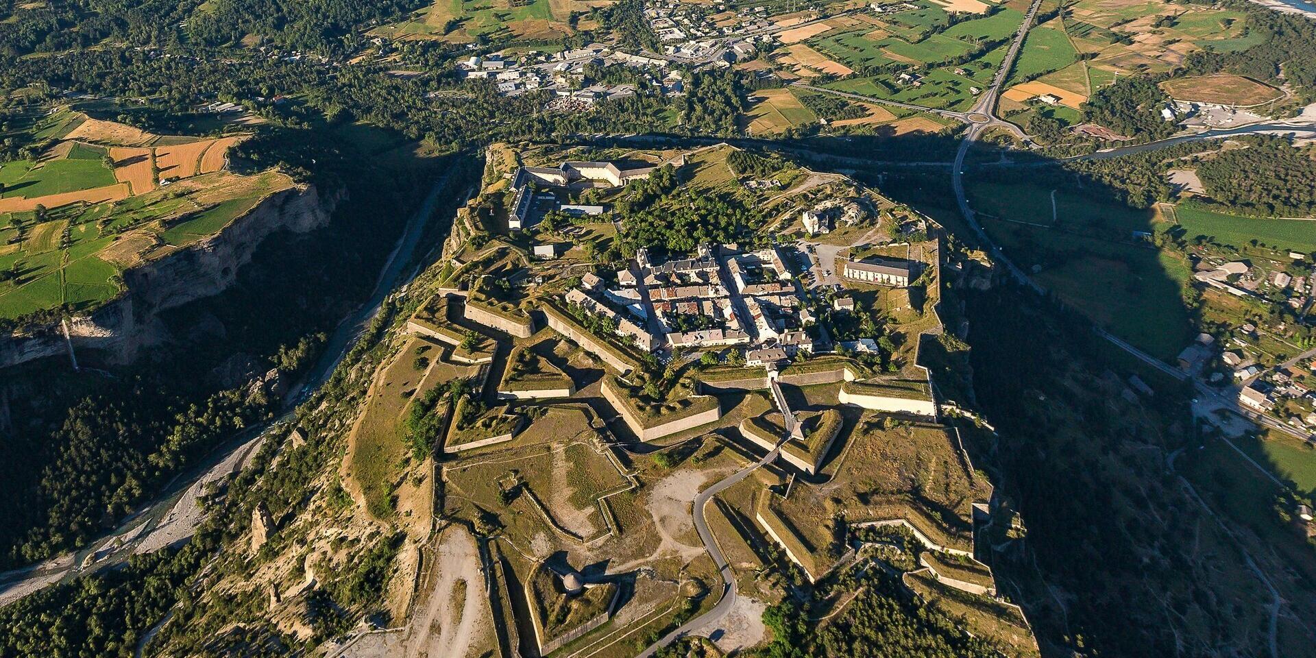 Visite de Mont Dauphin une vue imprenable sur ses montagnes