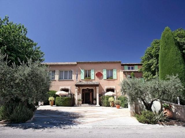 Hotel Labonneetape Chateauarnoux Provence