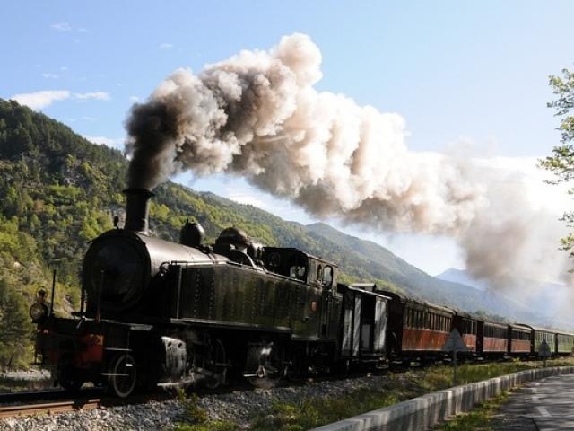 train-entrevaux-alpes-gecp.jpg