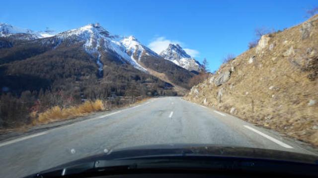 Voiture Route Alpes As207328332
