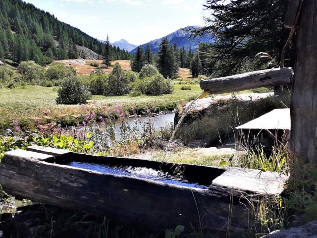 abreuvoir-nevache-alpes-cliparotigiroud-1.jpg