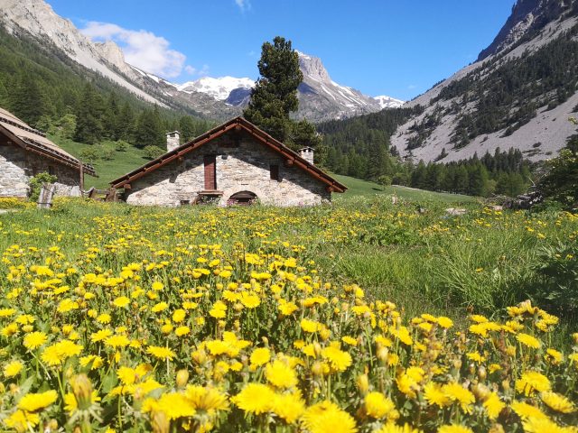 Vallée étroite dans la vallée de la Clarée, Hautes-Alpes