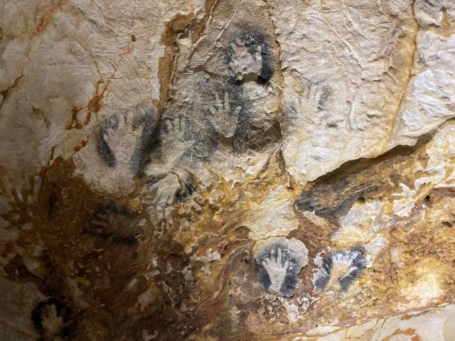 Mains Multiples Horizontal Grotte Cosquer Marseille Provence Rbenaissa