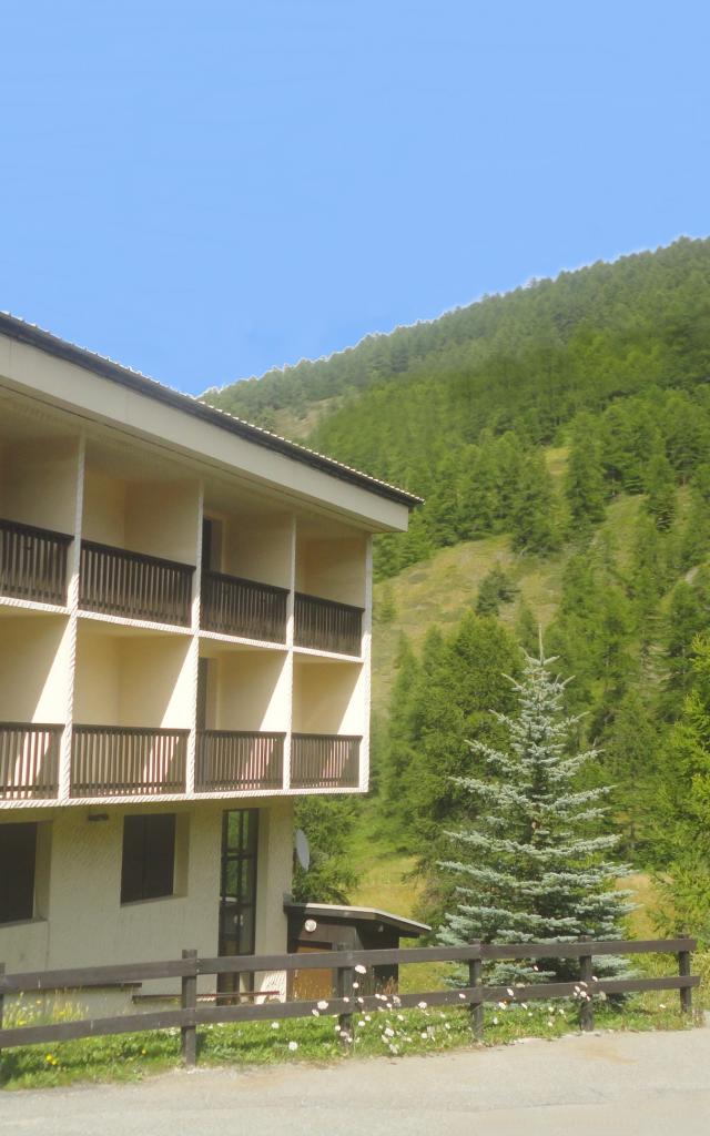 Batiment Hotel Carlines Ete Copyright Odel 2021