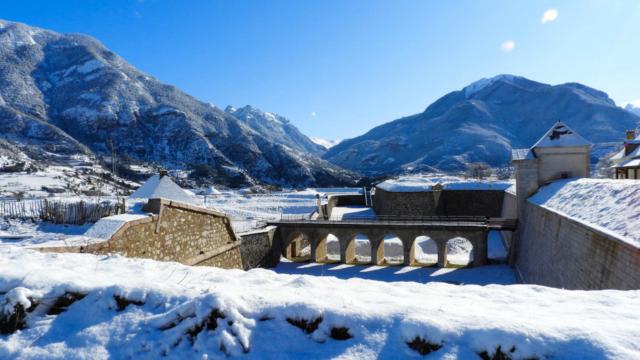 Porte Fortifications Briançon Alpes Cmn.jpg