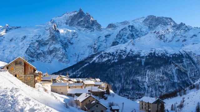Station Le Chazelet Alpes Istock.jpg