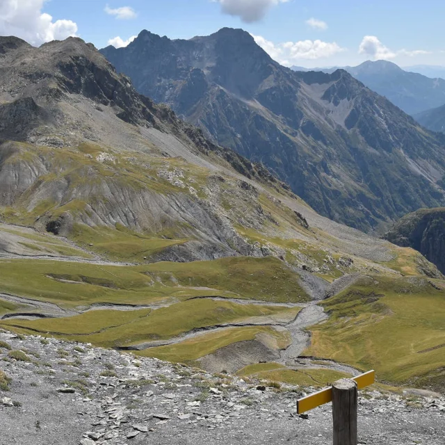 Vue sur les Ecrins depuis le col de Vallonpierre