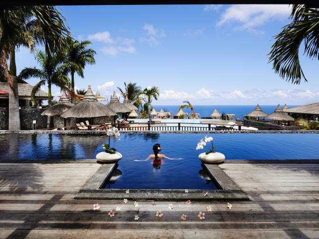 77_black_pool_zen_-_droits_reserves_-_hotel_palm.jpg